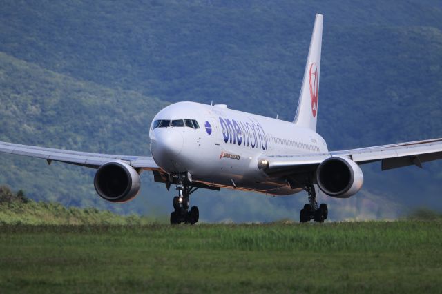 BOEING 767-300 (JA8980) - August 24th 2019:HND-HKD.