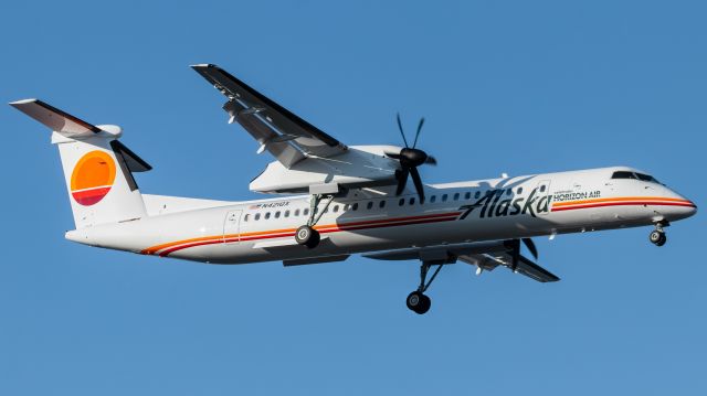 de Havilland Dash 8-400 (N421QX) - A Dash 8 for Horizon was repainted into a modern take on the old 1980's Horizon livery.