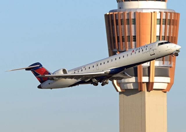 Canadair Regional Jet CRJ-700 (N625CA)