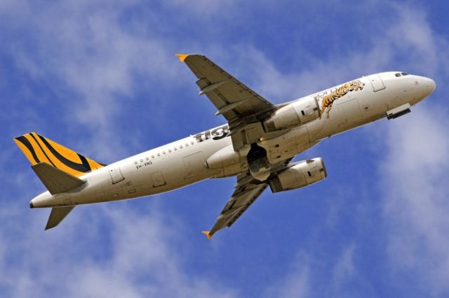 Airbus A320 (VH-VNG) - Getting airborne off runway 23 and heading to Melbourne on the last day of the Australian summer. Thursday 28th February 2013.