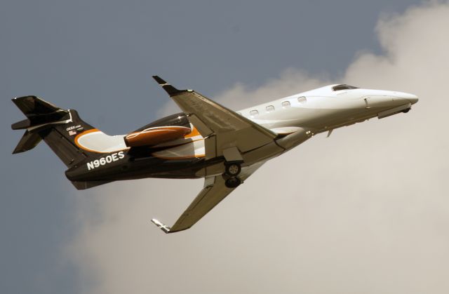 Embraer Phenom 300 (N960ES) - A very, very powerful take off RW16.