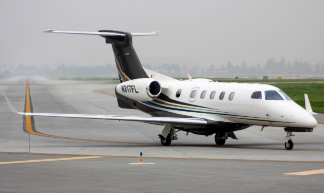 Embraer Phenom 300 (N317FL)