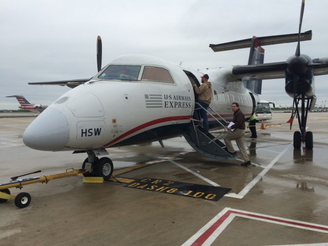 de Havilland Dash 8-200 (N930HA)