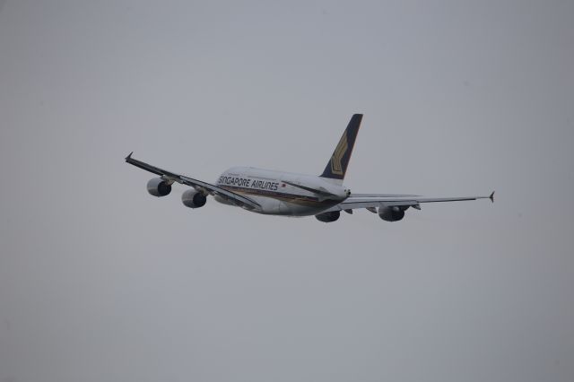 Airbus A380-800 (9V-SKM)