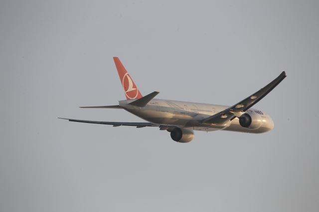 BOEING 777-300ER (TC-LJC)