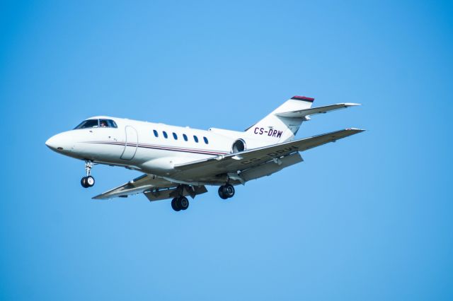 Hawker 800 (CS-DRW)