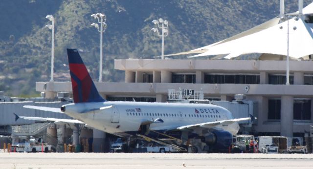 Airbus A319 (N340NB) - Loading At Gate 9 on 01/22/2011