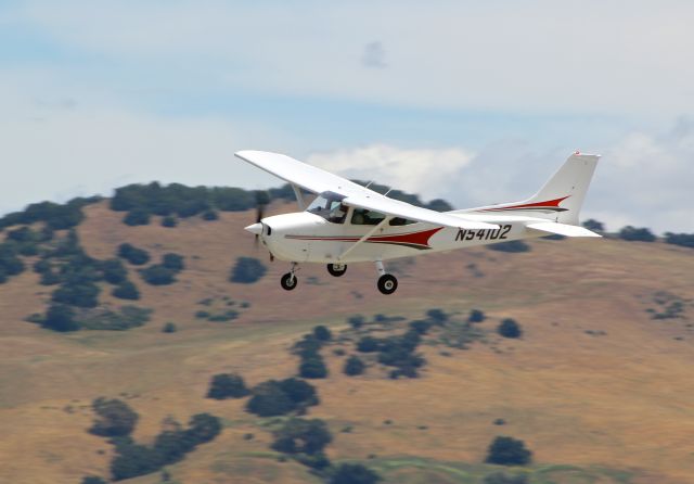 Cessna Skyhawk (N54102) - Coming in for the low pass at the San Martin Airport.