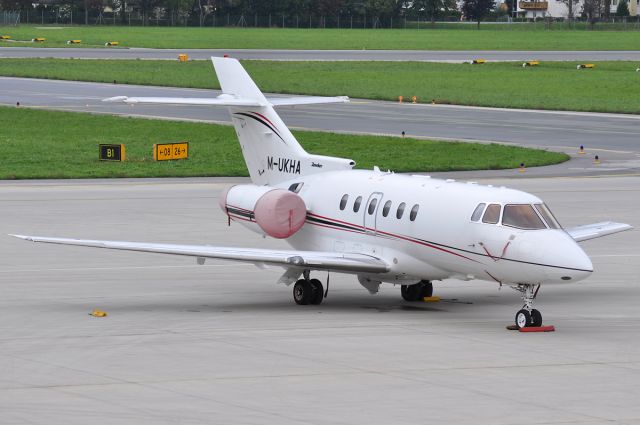 Hawker 800 (M-UKHA)