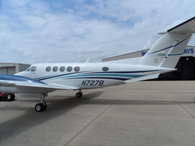 Beechcraft Super King Air 200 (N727B)