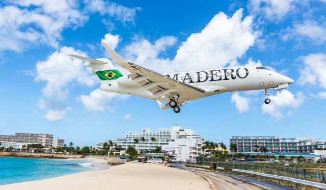 PS-JDR — - PS-JDR over the beach for landing at St Maarten.