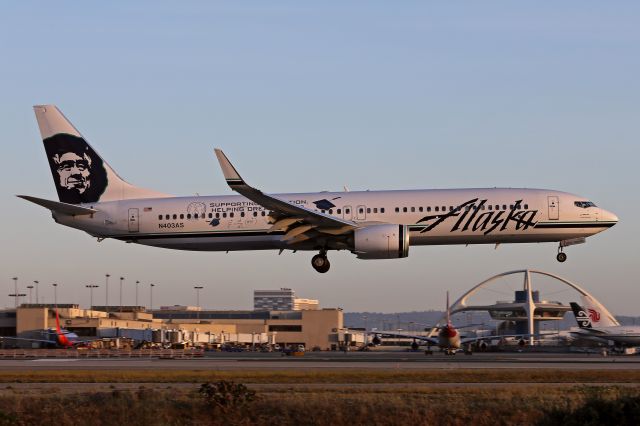 Boeing 737-900 (N403AS)