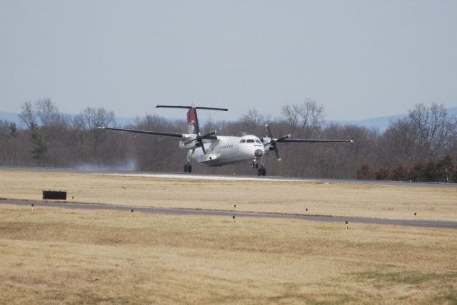 de Havilland Dash 8-300 (N8300F)