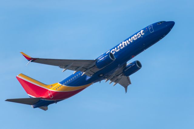 Boeing 737-700 (N8524Z)