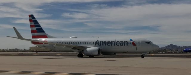 Boeing 737-700 (N882NN) - PHX charlie 28MAY19