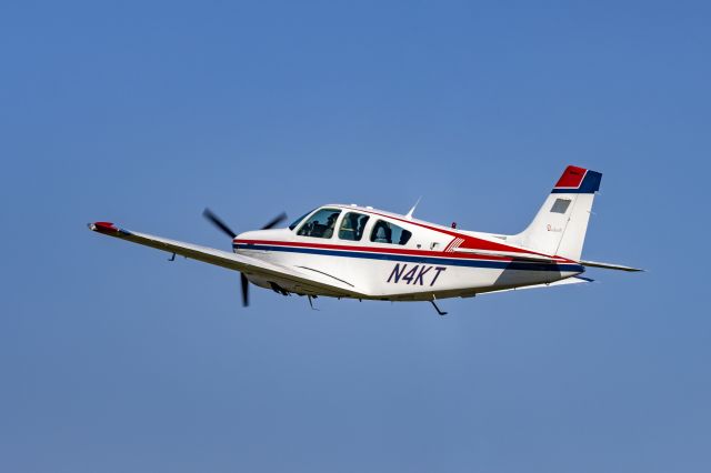 Beechcraft Bonanza (33) (N4KT)