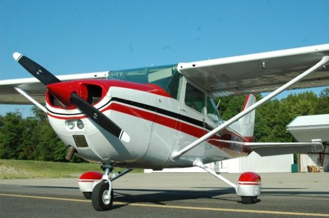 Cessna Skyhawk (N1868V)