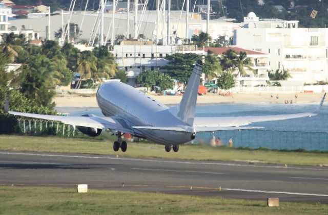 Boeing 737-700 (VP-BFT)