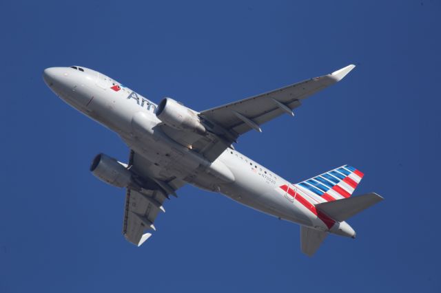 Airbus A319 (N70020)