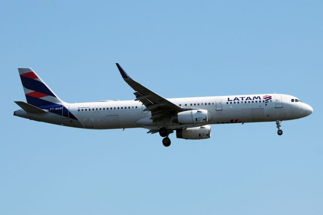 Airbus A321 (PT-MXP)