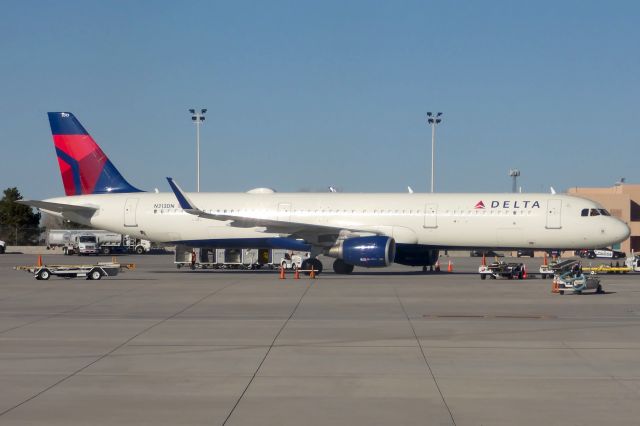 Airbus A321 (N313DN)
