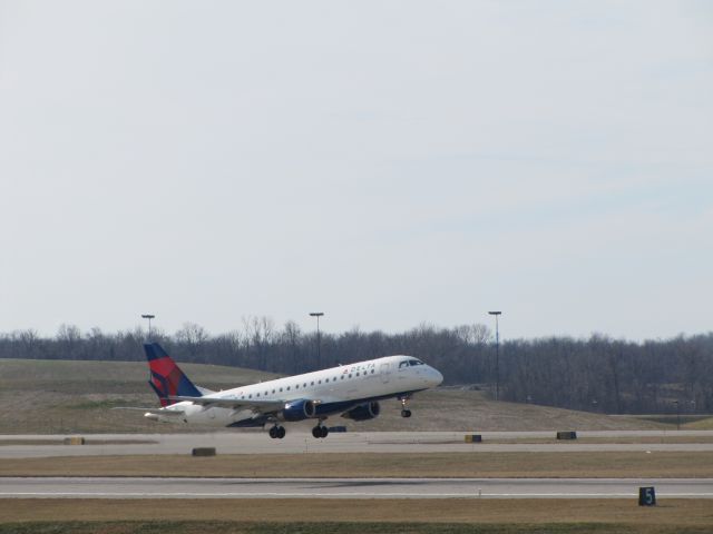 Embraer 170/175 (N958WH)