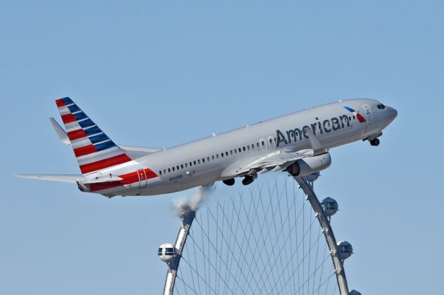 Boeing 737-800 (N968NN)
