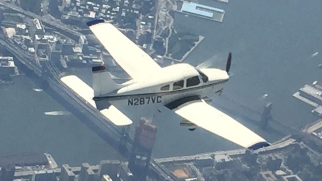 Piper Cherokee (N287VC) - I PHONE OVER NYC. 