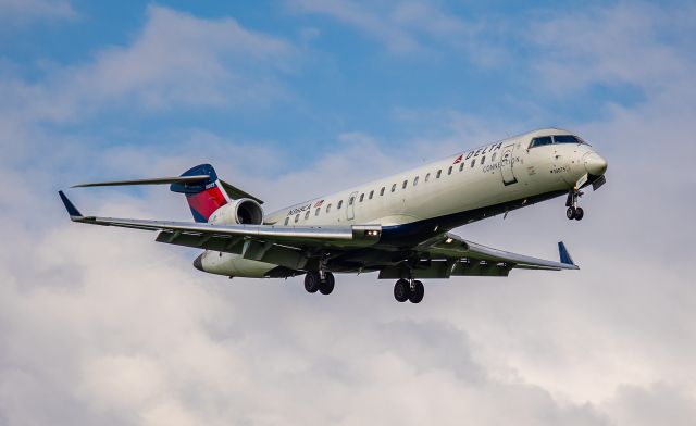 Canadair Regional Jet CRJ-700 (N368CA) - Endeavor N368CA short final KLEX