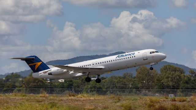Fokker 100 (VH-UQC)