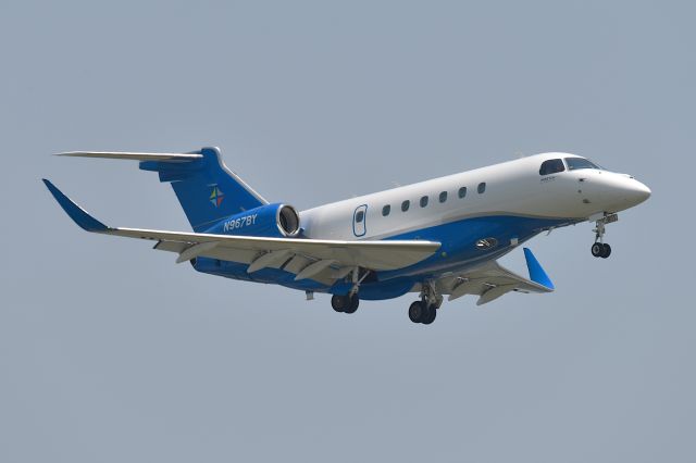 Embraer Legacy 550 (N967BY) - 23L 06-11-25