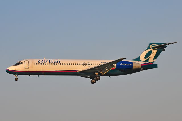 Boeing 717-200 (N974AT) - Seen at KBWI on 8/7/2010.      http://discussions.flightaware.com/profile.php?mode=viewprofile&u=269247