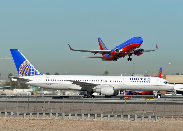 Boeing 757-200 (N526UA)