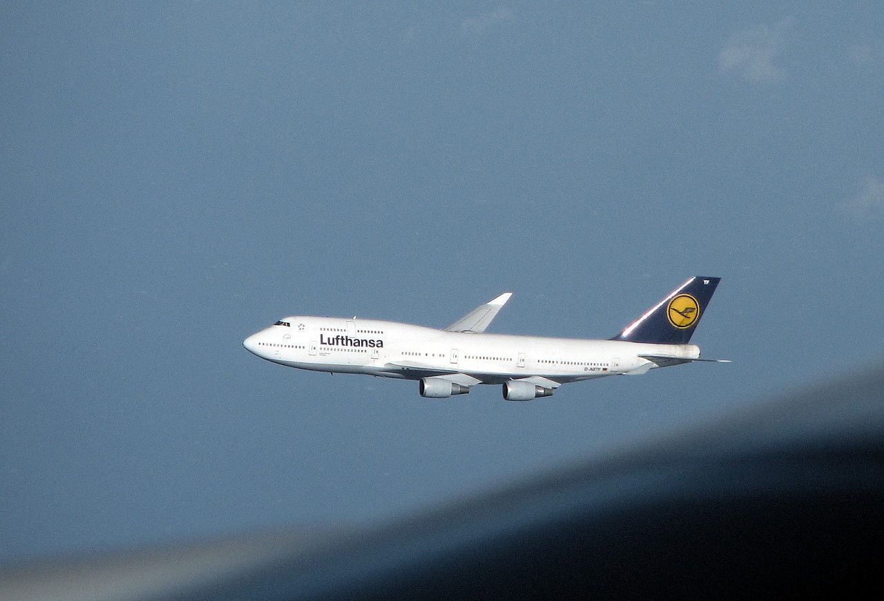 Boeing 747-400 (D-ABTF) - Another shot of D-ABTF as it was flying alongside of our Air France B 747 over the North Atlantic