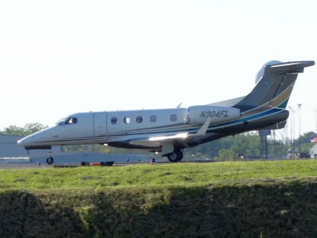 Embraer Phenom 300 (N304FL)
