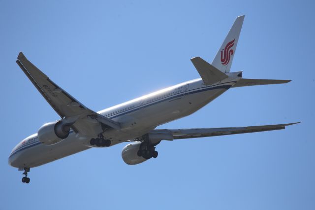 BOEING 777-300ER (B-1429)