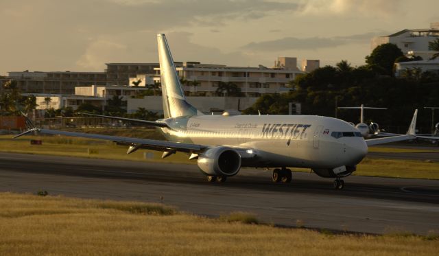 Boeing 737 MAX 8 (C-FHCM)