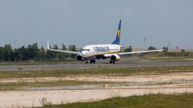 Boeing 737-700 (EI-EFH)