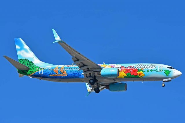 Boeing 737-800 (N560AS) - Alaska Boeing 737-890 N560AS Spirit of the Islands at Phoenix Sky Harbor on December 30, 2017.