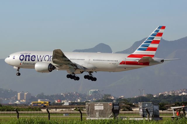 Boeing 777-200 (N796AN)