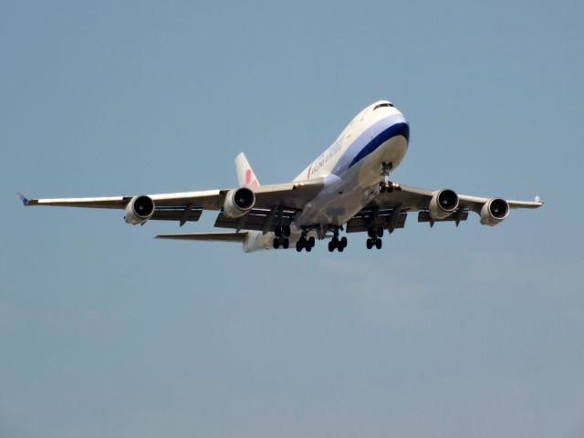 Boeing 747-400 (B-18710)