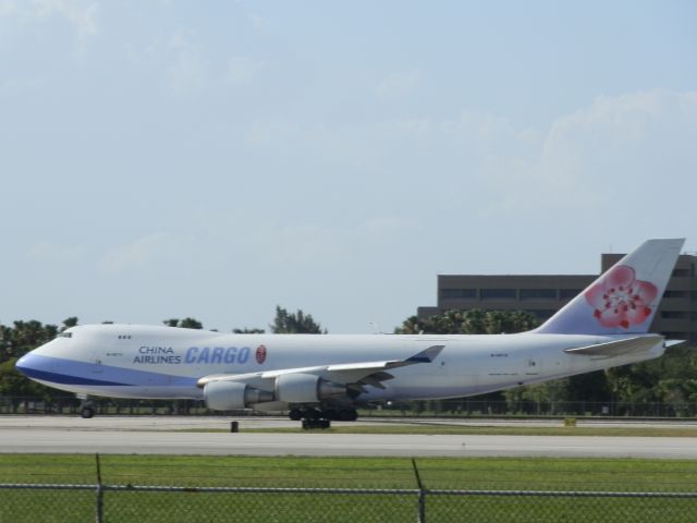 Boeing 747-400 (B-18712)