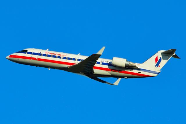 Canadair Regional Jet CRJ-200 (N906EV) - American Eagle - N906EV - CRJ-200 - Departing KDFW 11/17/2013