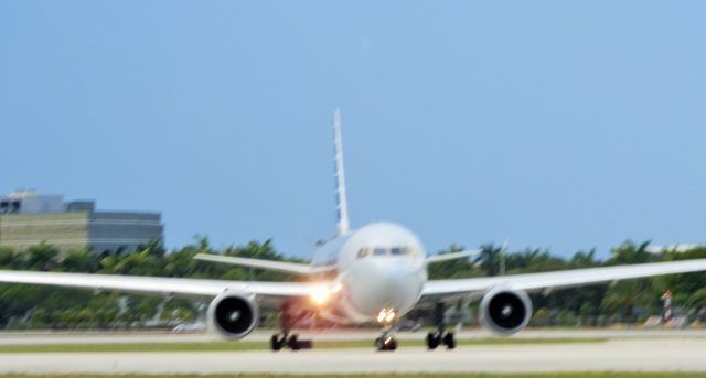 BOEING 767-300 (N397AN)