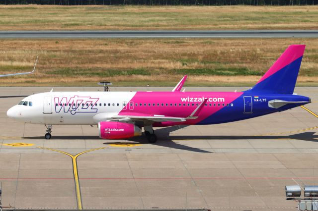 Airbus A320 (HA-LYS)
