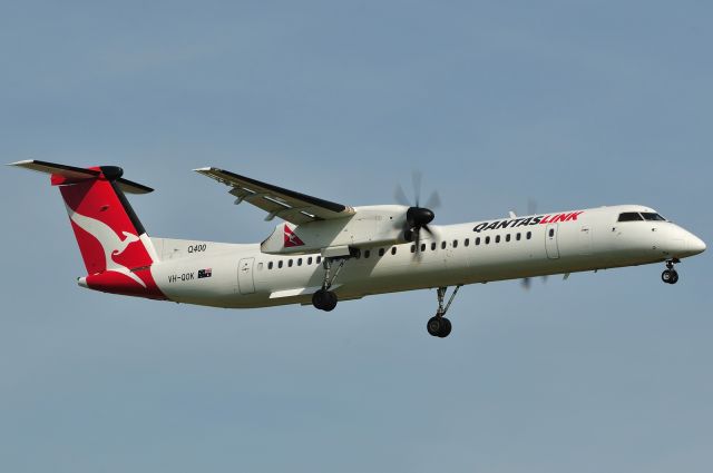 de Havilland Dash 8-400 (VH-QOK)