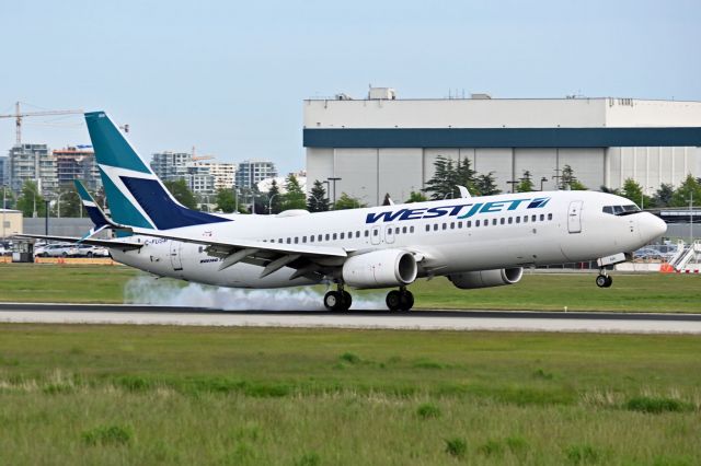 Boeing 737-800 (C-FUSM)