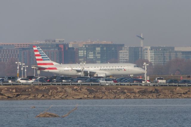 Embraer 175 (N116HQ)