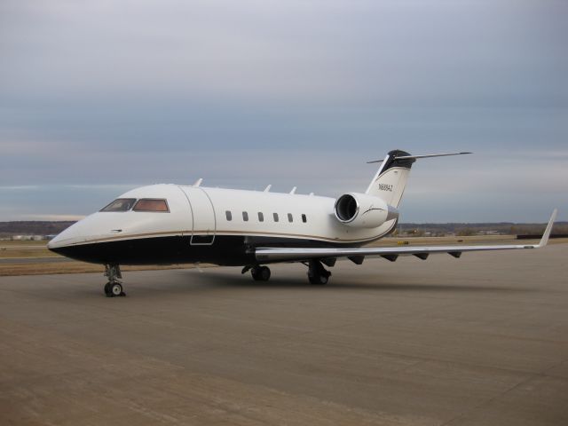 Canadair Challenger (N888AZ)