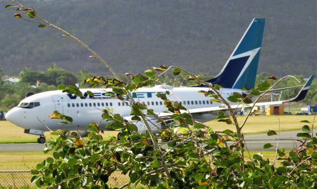 Boeing 737-700 (C-FWSX)